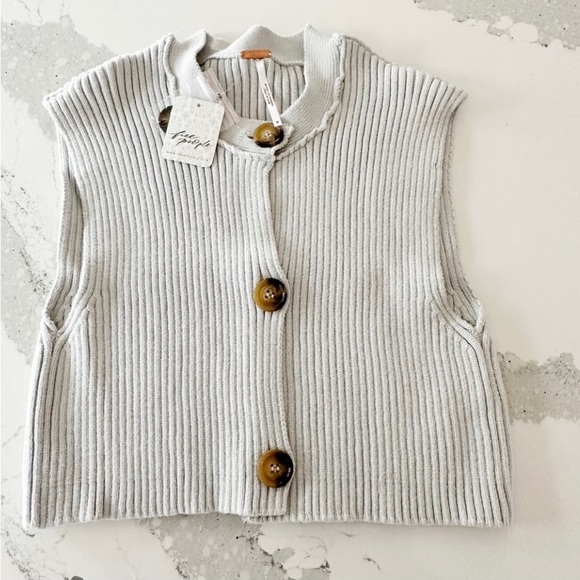 Free People Naiome Rib Vest
 
TRUTHSAYER, Size Medium - Picture 2 of 8